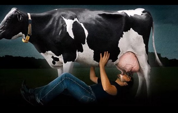 Η φρικτή αλήθεια για τη βιομηχανία γάλακτος μέσα σε 5 λεπτά  (VIDEO)