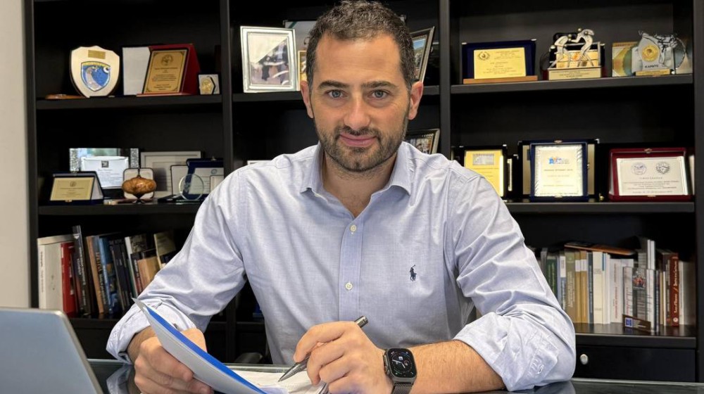 ΦΑΝΗΣ ΣΠΑΝΟΣ: Κοινωνική παρέμβαση με την τελευταία υπογραφή της χρονιάς