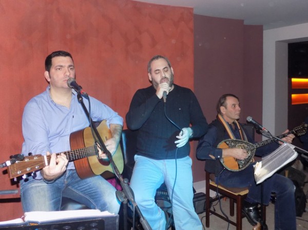 Σωφρονιστικός υπάλληλος με ταλέντο τραγουδιστή