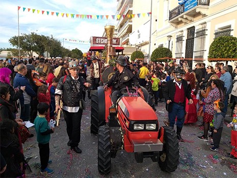 ΧΑΛΚΙΔΑ ΚΑΡΝΑΒΑΛΙ: Μασκαράδες σκόρπισαν κέφι στους δρόμους