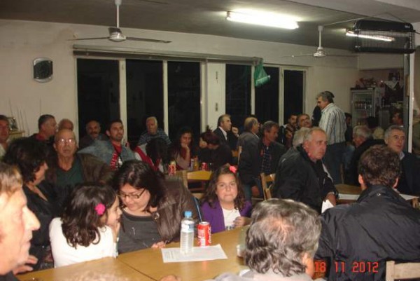 Γεμίζουν τα καφενεία για τα σκουπίδια