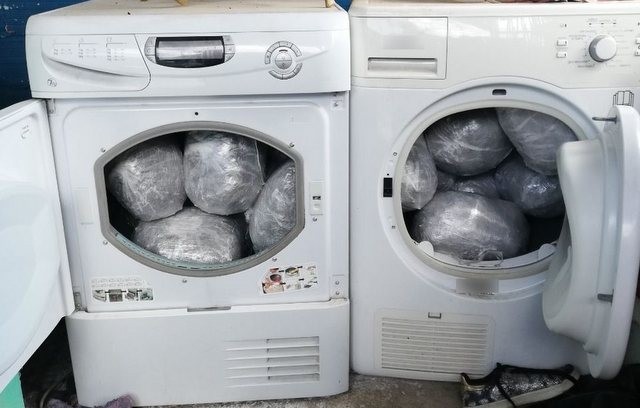 Δύο γυναίκες έκρυβαν 20 κιλά χασίς σε στεγνωτήρια ρούχων