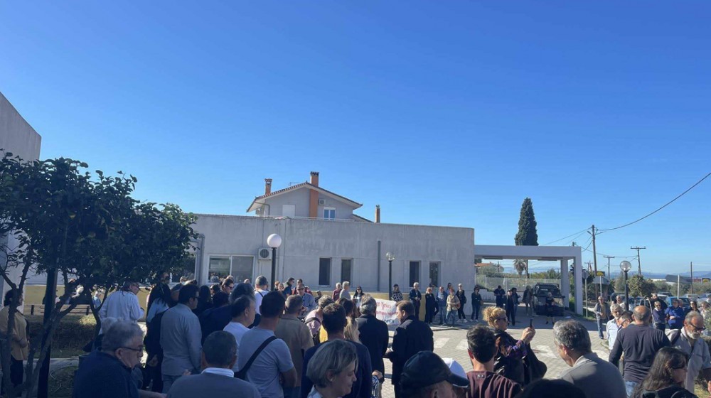 ΚΕΝΤΡΟ ΥΓΕΙΑΣ ΙΣΤΙΑΙΑΣ: Παράσταση διαμαρτυρίας με πλακάτ και ομιλίες