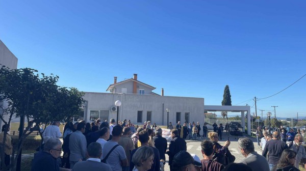 ΚΕΝΤΡΟ ΥΓΕΙΑΣ ΙΣΤΙΑΙΑΣ: Παράσταση διαμαρτυρίας με πλακάτ και ομιλίες