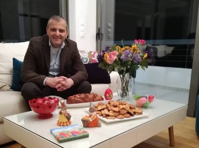 Ο γιατρός επιμένει στα σπιτικά αβγά και κουλούρια για το Πάσχα