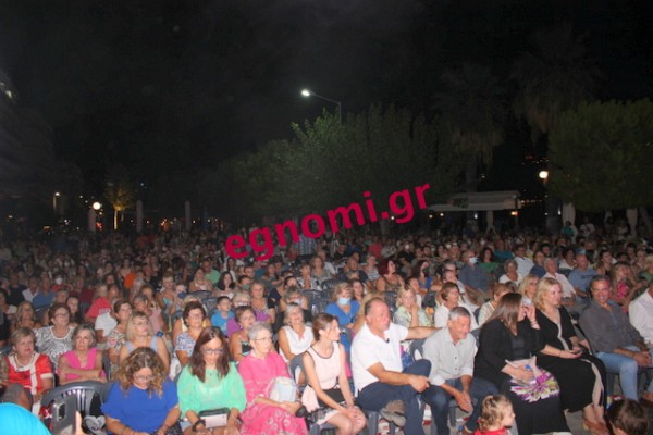 ΣΥΝΑΥΛΙΑ ΡΕΝΑ ΜΟΡΦΗ ΧΑΛΚΙΔΑ: Κοσμοπλημμύρα στο live της Δευτέρας