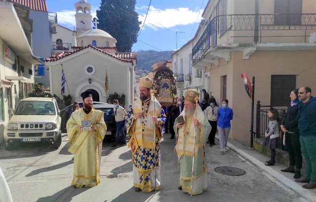 ΛΙΜΝΗ: Παρουσία δύο Αρχιερέων έγινε η λιτάνευση της εικόνας της Παναγίας Λιμνιάς