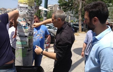 Ο Μώραλης καθάρισε τον Πειραιά από τις αφίσες του