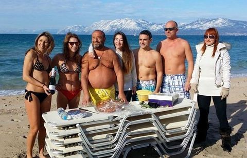 Κόβουν την πίτα τους στις Αλυκές οι χειμερινοί κολυμβητές