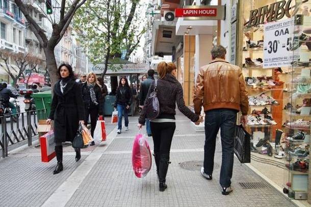Ζητούν αστυνόμευση για να λειτουργήσουν Κυριακάτικα
