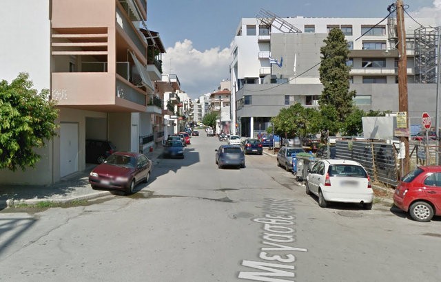 ΧΑΛΚΙΔΑ: Εκδηλώθηκε φωτιά σε μοτοποδήλατα σε πιλοτή πολυκατοικίας