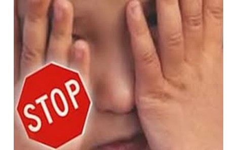 Δίωξη εμπόρου για κατοχή πορνογραφικού υλικού με ανηλίκους