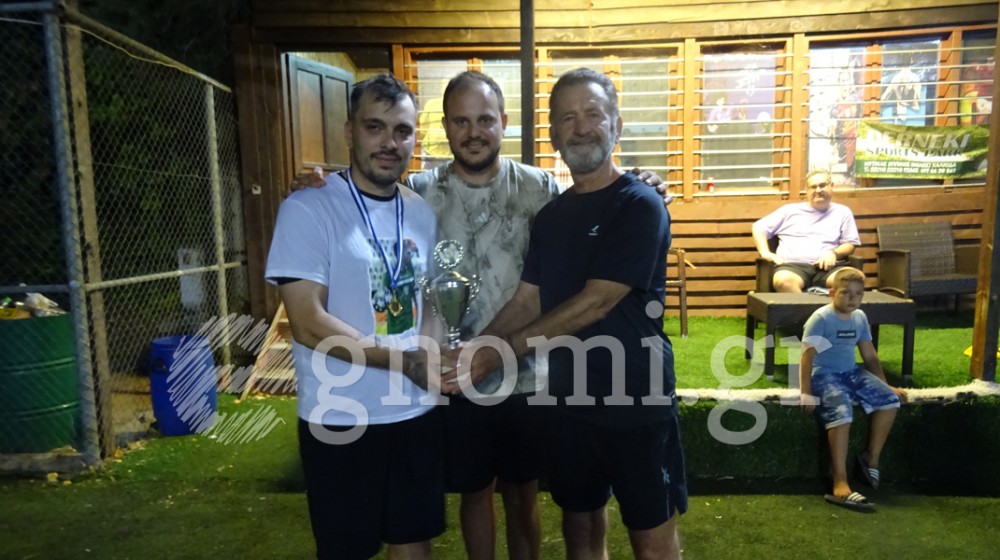 ΓΙΑΝΝΗΣ ΑΓΡΙΟΔΗΜΟΣ: Οι φίλοι του σήκωσαν πάλι την κούπα και την παρέδωσαν στον πατέρα του