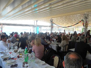 Ξεφάντωσαν στο χορό του 5ου Δημοτικού Σχολείου