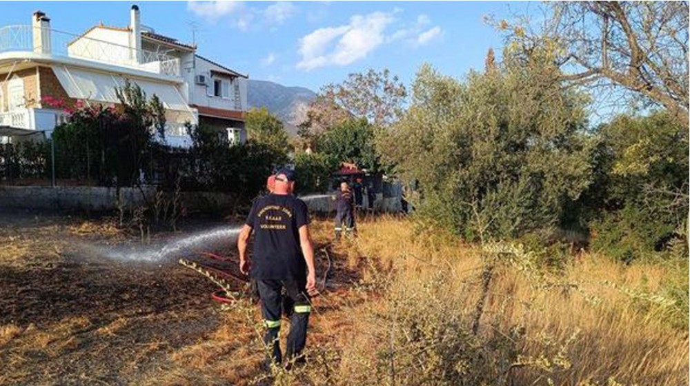 ΕΡΕΤΡΙΑ: Άρπαξε φωτιά δίπλα σε σπίτια το απόγευμα της Δευτέρας