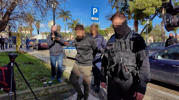 Προφυλακιστέος ο 34χρονος που χτύπησε με σίδερο και περιούλουσε με χλωρίνη τη σύζυγό του