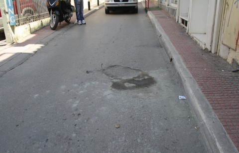 Έκλεισε η λακκούβα με ιδιωτική πρωτοβουλία