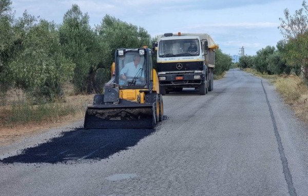 ΑΝΘΗΔΟΝΑ: Ασφαλτοστρώσεις, καθαριότητες και συντήρηση πρασίνου από τον Δήμο Χαλκιδέων