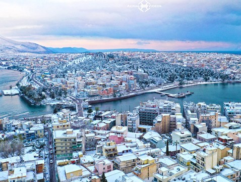 Η χιονισμένη Χαλκίδα από ψηλά