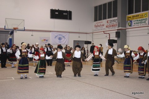Αναστέναξε το παρκέ από παραδοσιακούς χορούς