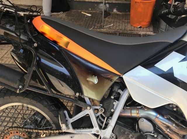 ΧΑΛΚΙΔΑ: Νεαρός Έλληνας έκρυβε ποσότητα χασίς στη σέλα της μοτοσικλέτας