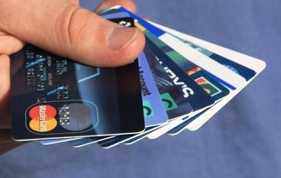 Έκανε ψώνια με κλεμμένες πιστωτικές κάρτες 42χρονος στη Λαμία
