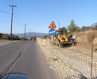 Σκάβουν στην είσοδο της N. Aρτάκης