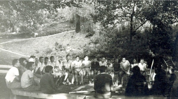 Ο γιατρός Αλέξανδρος Μακαρώνας αποχαιρετά τον Σπύρο Σιμιτζή με σπάνια φωτογραφία