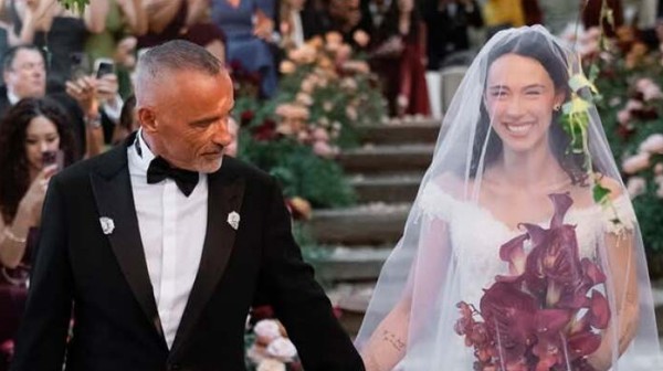 Παντρεύτηκε η 29χρονη κόρη του Έρος Ραμαζότι