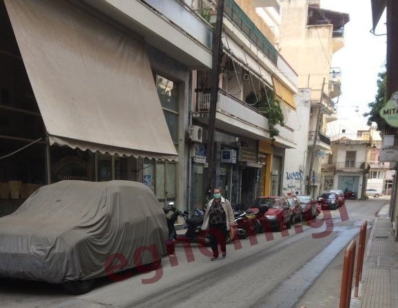 ΚΟΡΩΝΟΪΟΣ ΧΑΛΚΙΔΑ: Με μάσκες στους δρόμους