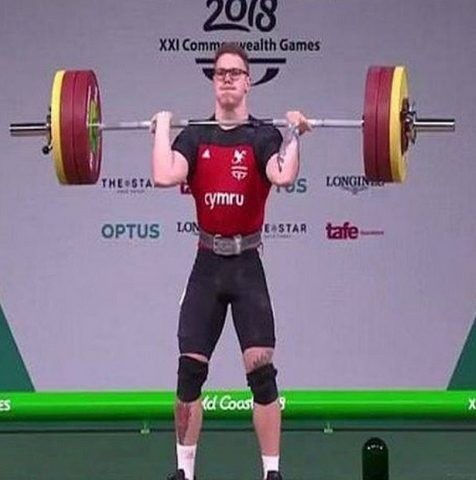 Αρσιβαρίστας παθαίνει κρίση και καταρρέει ενώ σηκώνει 160 κιλά (VIDEO)