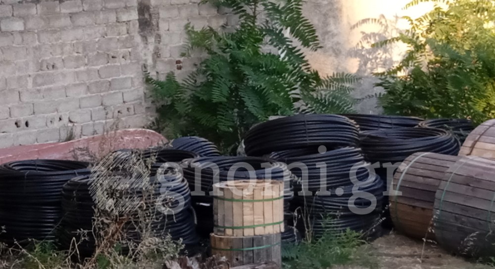 ΧΑΛΚΙΔΑ: Εύφλεκτα υλικά εκτεθειμένα σε οικόπεδο