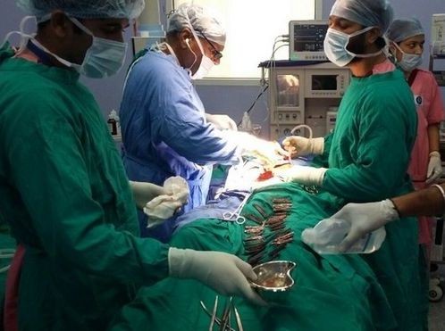 ΑΠΙΣΤΕΥΤΟ: Χειρουργός χάραξε τα αρχικά του στο συκώτι ασθενών του