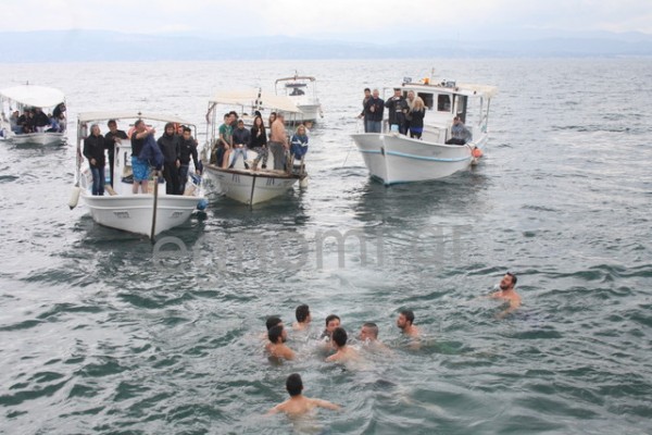 ΘΕΟΦΑΝΕΙΑ ΣΤΗΝ ΑΜΑΡΥΝΘΟ:Μαγεία από βαρκούλες