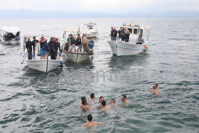 ΘΕΟΦΑΝΕΙΑ ΣΤΗΝ ΑΜΑΡΥΝΘΟ:Μαγεία από βαρκούλες