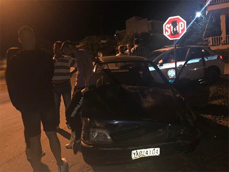 ΑΡΤΑΚΗ: Παραβίασε το STOP και καρφώθηκε σε ΙΧ