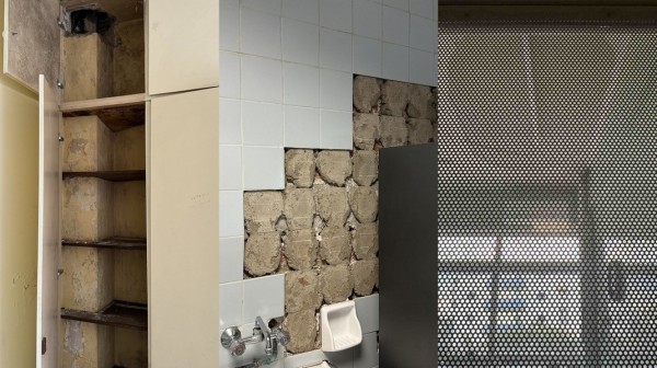 Σε άθλια κατάσταση οι κτηριακές υποδομές του Κέντρου Υγείας Χαλκίδας (φωτό)