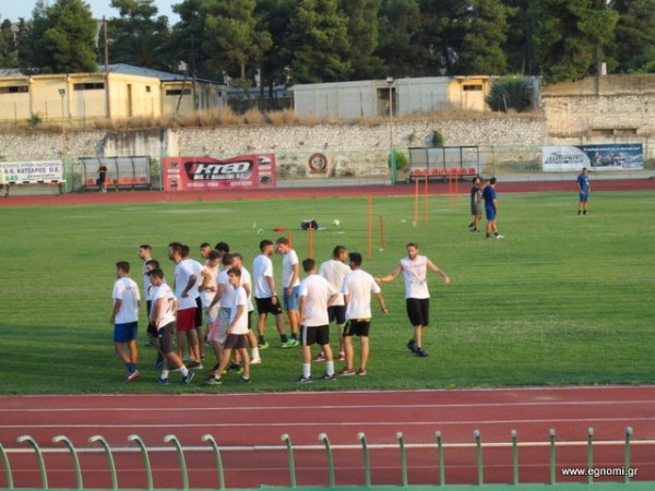 Τετ α τετ του ΑΟ Χαλκίς και της ΑΕΚ Χαλκίδας στο Δημοτικό Στάδιο