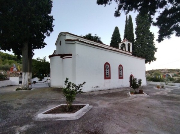 ΘΕΟΛΟΓΟΣ ΕΥΒΟΙΑΣ: Πανηγύρι με ευλογημένο φαγητό στον ναό Αγίου Ιωάννη