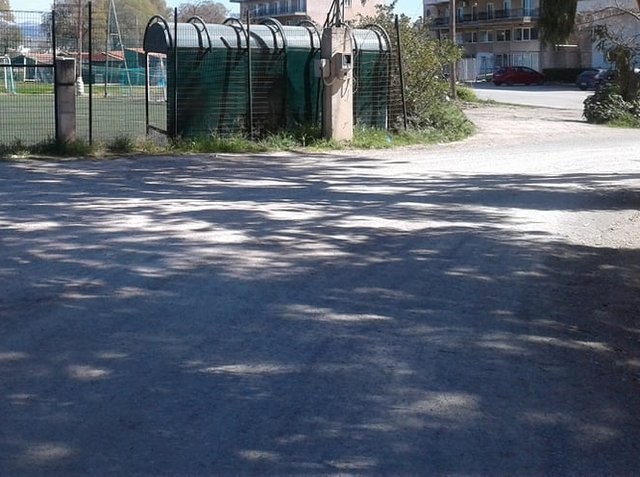 ΧΑΛΚΙΔΑ: Κατσικόδρομος πίσω από το Διοικητήριο της Περιφερειακής Ενότητας Εύβοιας