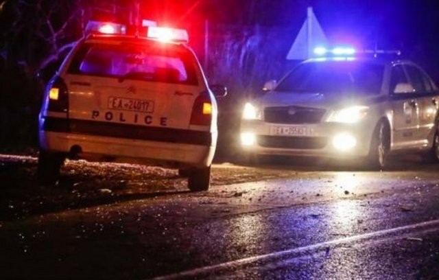 ΒΟΙΩΤΙΑ: Αυτοκίνητο με κλέφτες εμβόλισε περιπολικό στη διάρκεια καταδίωξης