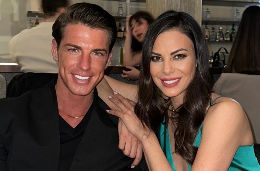 Η Εύη Βατίδου αποκάλυψε ότι έχει σχέση με 35χρονο και ανέβασε φωτογραφία