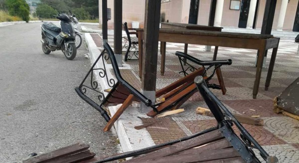 ΠΕΙ ΔΟΚΟΥ: Καταστροφές στο κοιμητήριο της Χαλκίδας