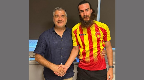 ΑΡΤΑΚΗ: Έδωσε τα χέρια με τον υψηλόσωμο χαφ Παύλο Λάσκαρη