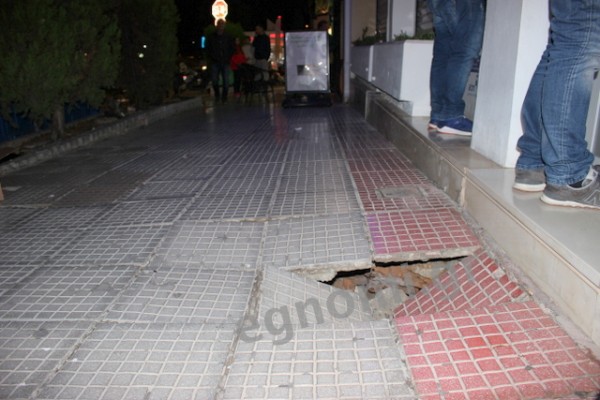 ΧΑΛΚΙΔΑ: Κατέρρευσε το πεζοδρόμιο στην οδό Βενιζέλου!
