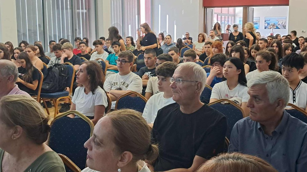 2ο ΛΥΚΕΙΟ ΧΑΛΚΙΔΑΣ: Δεκάδες θεατές για τις ναυτικές εμπειρίες της Μαρίας Ευθυμίου