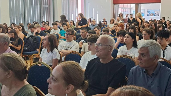 2ο ΛΥΚΕΙΟ ΧΑΛΚΙΔΑΣ: Δεκάδες θεατές για τις ναυτικές εμπειρίες της Μαρίας Ευθυμίου