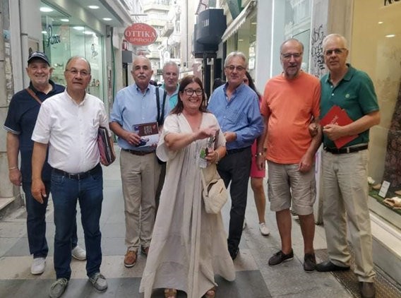 Περιοδεία στελεχών του ΣΥΡΙΖΑ στο εμπορικό κέντρο της Χαλκίδας