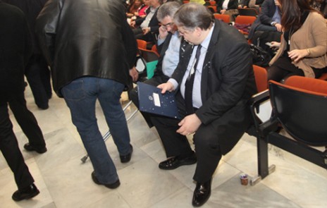 Συνταξιούχος πέταξε γιαούρτι στο Βενιζέλο