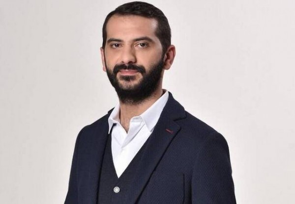 Λεωνίδας Κουτσόπουλος: Η επική φωτογραφία του στην οροφή του λεωφορείου του Πανιωνίου (VIDEO)